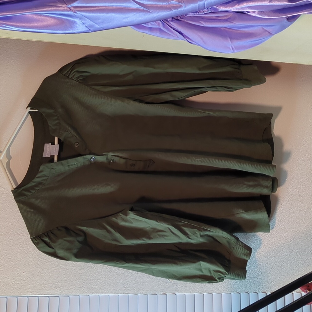Chico’s Olive Green Ribbed Knit Long Balloon Cuffed Sleeve Top Size 2